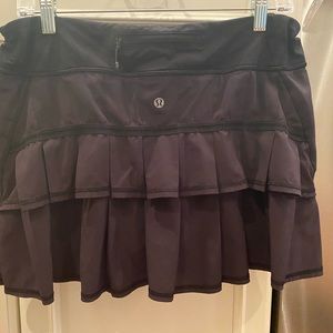 Lululemon Womens Run Pace Ruffled Black Skort. Size 8 tall
